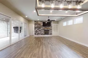 2405 Vineyard Dr, Granbury, TX 76048 - Photo 6