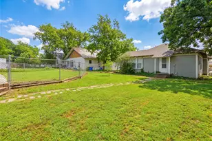 609 E Elm St, Hillsboro, TX 76645 - Photo 26