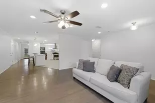2725 Ryan Pl Dr, Fort Worth, TX 76110 - Photo 8