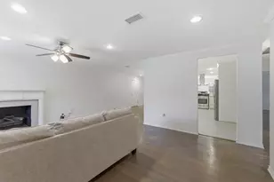 2725 Ryan Pl Dr, Fort Worth, TX 76110 - Photo 6