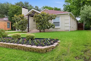 2725 Ryan Pl Dr, Fort Worth, TX 76110 - Photo 2