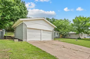1307 Ravenwood Dr, Arlington, TX 76013 - Photo 4