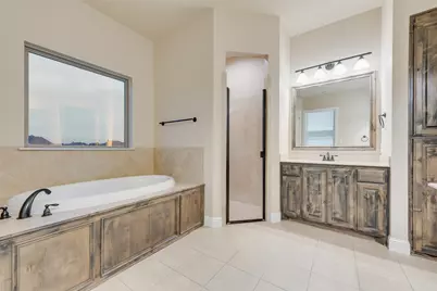 451 Holmes Avenue, Waxahachie, TX 75167 - Photo 22