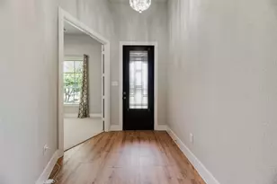 330 Windsor St, Waxahachie, TX 75165 - Photo 2