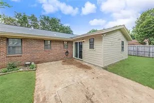 2717 Wesleyan Dr, Irving, TX 75062 - Photo 26