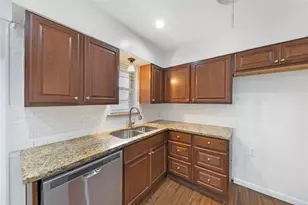 2717 Wesleyan Dr, Irving, TX 75062 - Photo 10