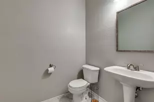 817 Pryor Dr, Arlington, TX 76001 - Photo 16