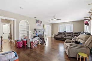 1092 W Frey St, Stephenville, TX 76401 - Photo 4