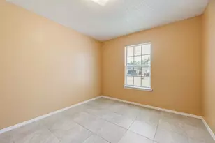 1019 Balkan Dr, Lancaster, TX 75134 - Photo 18