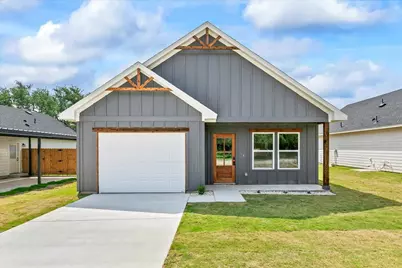 805 Arrowhead Court, Granbury, TX 76048 - Photo 1
