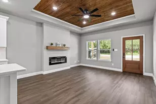 805 Arrowhead Ct, Granbury, TX 76048 - Photo 2