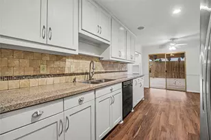 2905 Arcadia Ln, Carrollton, TX 75007 - Photo 12
