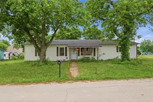 723 Clements Ave, Van Alstyne, TX 75495 - Photo 1