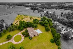 362 Woodland Hills Dr, Sherman, TX 75092 - Photo 2