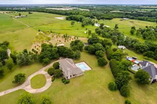 362 Woodland Hills Dr, Sherman, TX 75092 - Photo 2