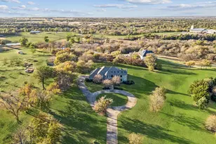 362 Woodland Hills Dr, Sherman, TX 75092 - Photo 2