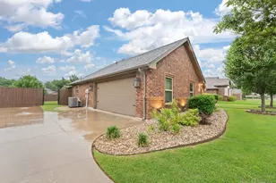 1623 Hawthorne St, Cleburne, TX 76033 - Photo 6