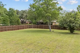 1602 Lancelot Cir, Grand Prairie, TX 75050 - Photo 26