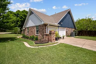 1602 Lancelot Cir, Grand Prairie, TX 75050 - Photo 30