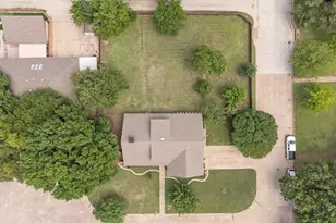1602 Lancelot Cir, Grand Prairie, TX 75050 - Photo 24