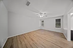 1602 Lancelot Cir, Grand Prairie, TX 75050 - Photo 14