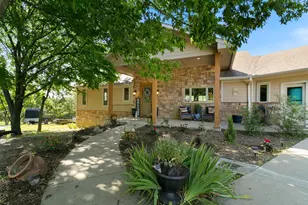 132 Southside Dr, Gainesville, TX 76240 - Photo 2