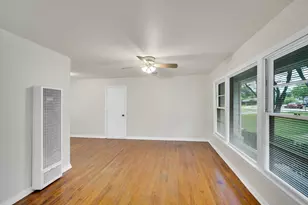207 N Lyndalyn Ave, DeSoto, TX 75115 - Photo 4