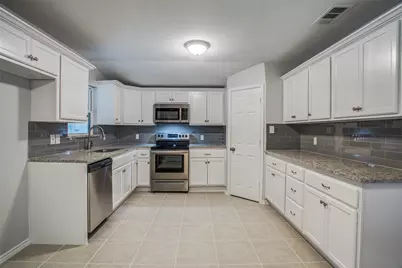 508 W Lone Star Avenue, Cleburne, TX 76033 - Photo 10
