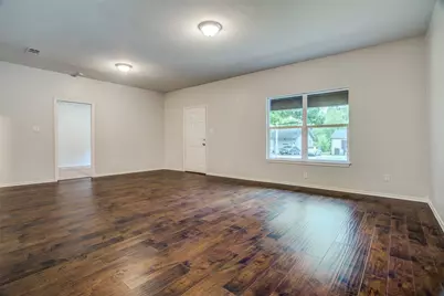 508 W Lone Star Avenue, Cleburne, TX 76033 - Photo 4