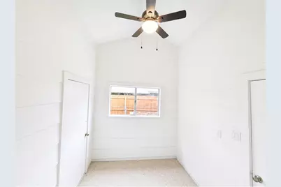 614 W Grenoble Drive, Grand Prairie, TX 75052 - Photo 6