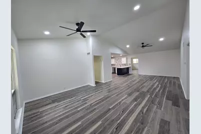 614 W Grenoble Drive, Grand Prairie, TX 75052 - Photo 2