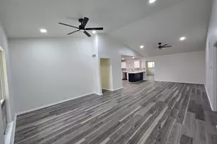614 W Grenoble Dr, Grand Prairie, TX 75052 - Photo 2