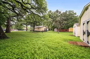 902 Travis Ave, Alvarado, TX 76009 - Photo 4