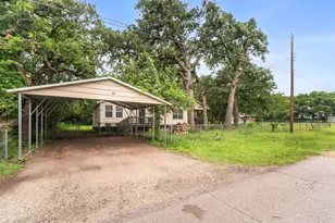 902 Travis Ave, Alvarado, TX 76009 - Photo 2