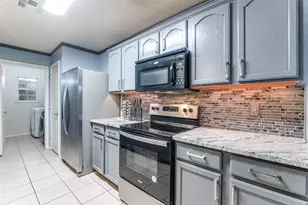 838 Smokey Oak St, Lancaster, TX 75146 - Photo 8