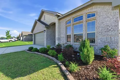 1106 Holly Street, Cleburne, TX 76033 - Photo 4