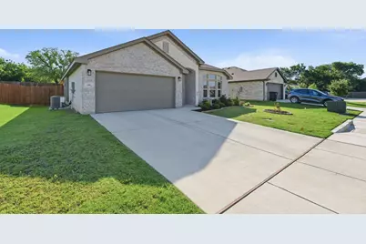 1106 Holly Street, Cleburne, TX 76033 - Photo 2