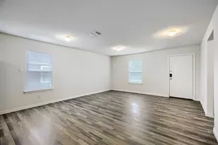 2105 Langford St, Greenville, TX 75401 - Photo 2