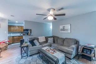1901 Cloisters Dr, Arlington, TX 76011 - Photo 2