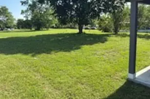 107 E Miller, Whitewright, TX 75491 - Photo 2