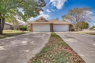 7652 Colorado Creek Ct, Fort Worth, TX 76133 - Photo 2