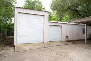 1106 E Franklin St, Hillsboro, TX 76645 - Photo 4