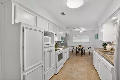 2132 Sandy Lane, Irving, TX 75060 - Photo 10