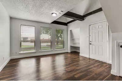 809 E Pioneer Drive, Irving, TX 75061 - Photo 2