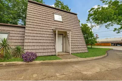809 E Pioneer Drive, Irving, TX 75061 - Photo 1
