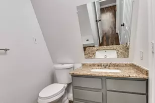809 E Pioneer Dr, Irving, TX 75061 - Photo 8