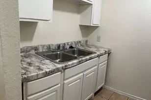 8127 Stonehurst St, Dallas, TX 75217 - Photo 6