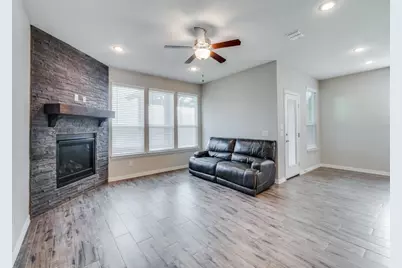 944 Crest Breeze Drive, Fort Worth, TX 76052 - Photo 8