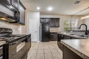 930 Foxgrove Ln, Providence Village, TX 76227 - Photo 14