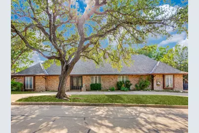 412 Oakmont Lane N, Fort Worth, TX 76112 - Photo 1